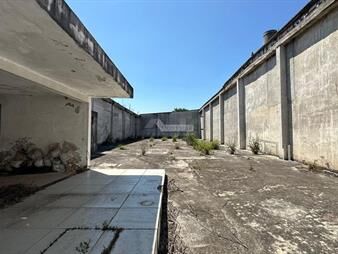 https://www.gallito.com.uy/venta-local-galpon-deposito-cerrito-515m2-para-reciclar-o-e-inmuebles-26181300