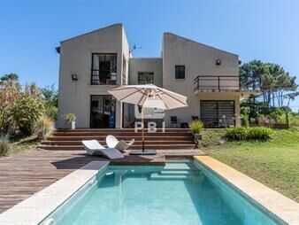 https://web5.gallito.com.uy/casa-de-4-dormitorios-en-chihuahua-punta-ballena-ref-p-inmuebles-26724140