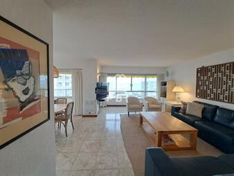 https://web5.gallito.com.uy/venta-excelente-apartamento-en-playa-mansa-con-vista-al-ma-inmuebles-24642146