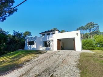 https://www.gallito.com.uy/casa-3-dormitorios-en-club-del-lago-punta-ballena-ref-inmuebles-23065560