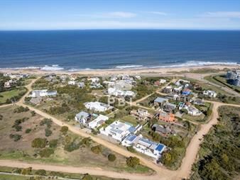https://www.gallito.com.uy/venta-de-terreno-en-el-chorro-manantiales-ref-pbi1238-inmuebles-25063679