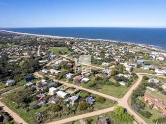 https://www.gallito.com.uy/lote-en-el-chorro-a-pocas-cuadras-del-mar-ref-pbi12389-inmuebles-24683358