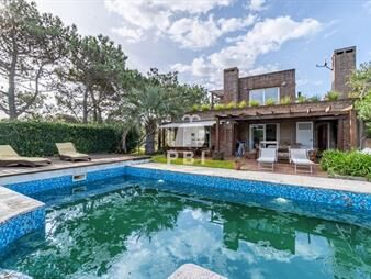 https://web5.gallito.com.uy/casa-en-tio-tom-6-dormitorios-ref-pbi918-inmuebles-23142040