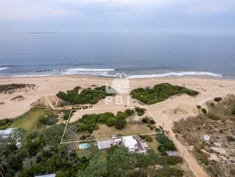 https://web5.gallito.com.uy/venta-de-terreno-sobre-el-mar-chihuahua-punta-ballena-r-inmuebles-25828136