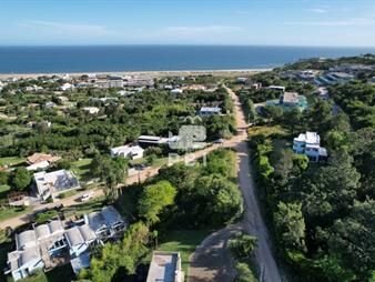 https://web5.gallito.com.uy/lote-en-las-grutas-punta-ballena-ref-pbi2700-inmuebles-25631103