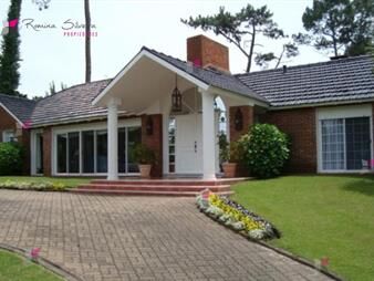 https://web5.gallito.com.uy/venta-de-casa-de-5-dormitorios-en-cantegril-punta-del-este-inmuebles-27091765