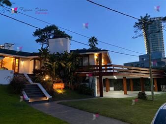 https://web5.gallito.com.uy/chalet-en-zona-de-playa-mansa-super-premium-venta-inmuebles-27091879