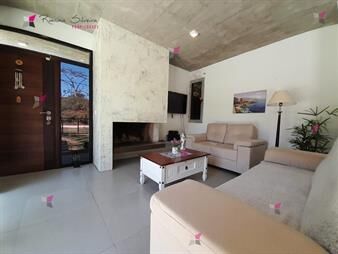 https://web5.gallito.com.uy/casa-de-tres-dormitorios-a-metros-del-mar-en-manantiales-co-inmuebles-27092092