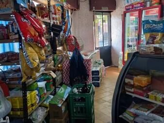 https://web5.gallito.com.uy/llaves-de-almacen-en-venta-la-comercial-inmuebles-27003822