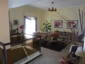 https://web5.gallito.com.uy/venta-casa-sayago-7-dormitorios-garzon-y-ariel-8-baños-32-inmuebles-14373041