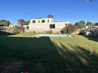 https://web5.gallito.com.uy/venta-casa-de-3-dormitorios-barrio-privado-inmuebles-27092562