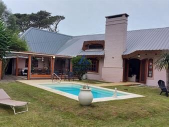 https://web5.gallito.com.uy/casa-en-jardines-de-cordoba-4-dormitorios-inmuebles-26790076
