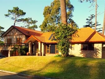 https://web5.gallito.com.uy/excelente-casa-en-venta-en-playa-mansa-punta-del-este-inmuebles-19309724