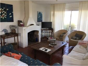 https://web5.gallito.com.uy/casa-en-la-barra-4-dormitorios-inmuebles-16301069