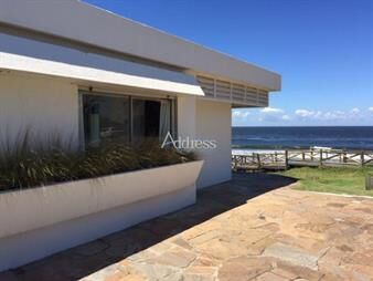 https://web5.gallito.com.uy/casa-frente-al-mar-en-la-barra-inmuebles-24193415