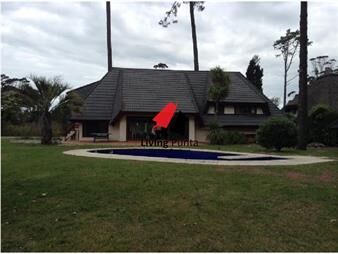 https://web5.gallito.com.uy/amplia-casa-en-pinares-piscina-barbacoa-cerrada-inmuebles-26055431