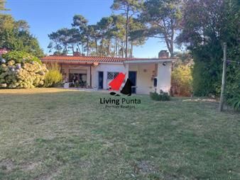 https://www.gallito.com.uy/casa-en-venta-a-600-mtrs-del-mar-inmuebles-24986618