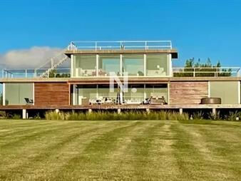 https://web5.gallito.com.uy/vende-casa-en-laguna-de-los-cisnes-con-hermosa-vista-y-3-d-inmuebles-26504920