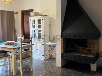 https://www.gallito.com.uy/casa-en-centro-de-pando-con-garage-apta-para-banco-inmuebles-26386064