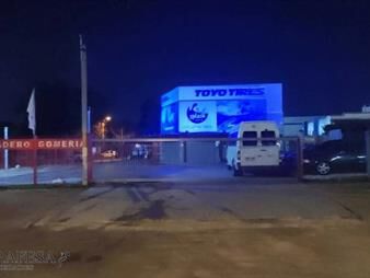 https://web5.gallito.com.uy/gran-local-comercial-en-venta-con-renta-camino-carrasco-car-inmuebles-20331745