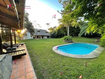 https://www.gallito.com.uy/amplia-casa-con-piscina-a-200-metros-del-mar-inmuebles-27091814