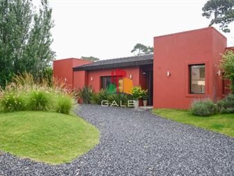 https://www.gallito.com.uy/alquiler-anual-e-invernal-casa-3-dormitorios-y-servicio-e-inmuebles-27118537