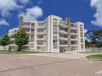 https://web5.gallito.com.uy/vendo-apartamento-2-dormitorios-con-parrillero-propio-y-pis-inmuebles-22537190