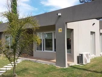 https://web5.gallito.com.uy/casa-moderna-barrio-cantegril-inmuebles-22538106