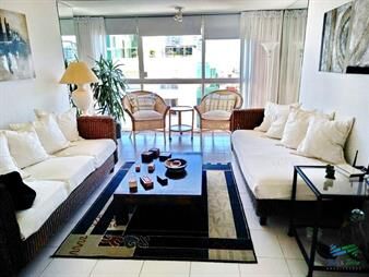 https://www.gallito.com.uy/en-alquiler-torre-de-categoria-en-primera-linea-playa-inmuebles-22538039