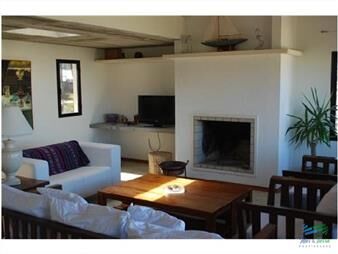 https://web5.gallito.com.uy/muy-linda-casa-ubicada-a-150-metros-del-mar-con-muy-buenas-inmuebles-22537916