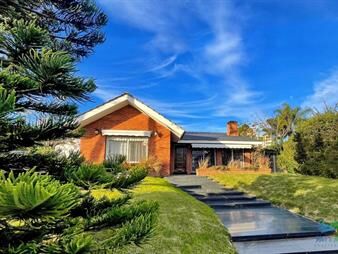https://web5.gallito.com.uy/alquilo-casa-5-dormitorios-cerca-de-la-playa-mansa-punta-d-inmuebles-22537844