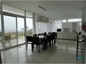 https://www.gallito.com.uy/casa-en-alquiler-en-primera-li­nea-sobre-el-mar-punta-pied-inmuebles-22537790