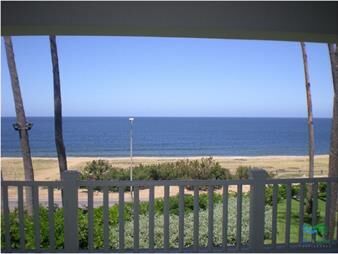 https://web5.gallito.com.uy/vendo-espectacular-casa-frente-al-mar-en-punta-del-este-inmuebles-22537778