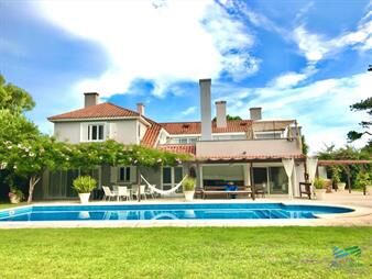 https://web5.gallito.com.uy/espectacular-residencia-en-una-de-las-zonas-mas-cotizadas-d-inmuebles-22537730