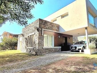 https://web5.gallito.com.uy/venta-y-alquiler-de-casa-nueva-en-beverly-hills-punta-del-e-inmuebles-22810814