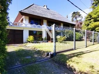 https://web5.gallito.com.uy/venta-de-hermosa-casa-en-barrio-pinares-3-dormitorios-inmuebles-25035771