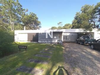 https://web5.gallito.com.uy/casa-en-la-barra-la-barra-inmuebles-25033997