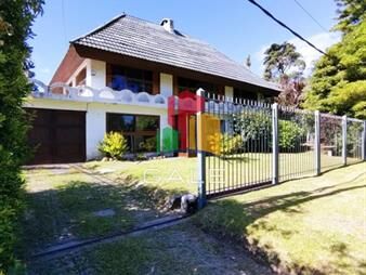 https://www.gallito.com.uy/venta-de-hermosa-casa-en-barrio-pinares-3-dormitorios-inmuebles-21962771