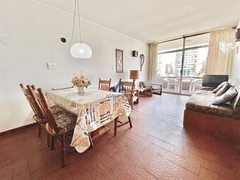 https://web5.gallito.com.uy/buena-ubicacion-a-pasos-de-playa-brava-y-mansa-inmuebles-17596426