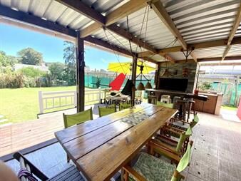 https://web5.gallito.com.uy/vende-casa-en-barrio-privado-la-residence-de-4-dormitorios-inmuebles-27135090