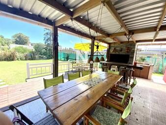 https://web5.gallito.com.uy/vende-casa-en-barrio-privado-la-residence-de-4-dormitorios-inmuebles-25035717