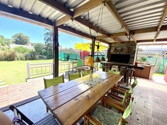 https://web5.gallito.com.uy/vende-casa-en-barrio-privado-la-residence-de-4-dormitorios-inmuebles-25952409