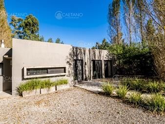 https://web5.gallito.com.uy/excelente-casa-de-estilo-minimalista-en-barrio-privado-la-a-inmuebles-22298860