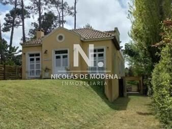 https://web5.gallito.com.uy/en-venta-de-4-dormitorios-en-la-barra-con-piscina-parrilla-inmuebles-27150888