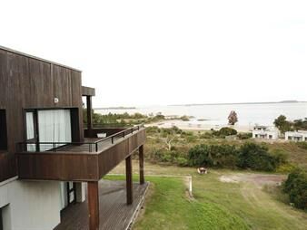 https://www.gallito.com.uy/casa-en-carmelo-medanos-de-punta-gorda-con-piscina-y-a-inmuebles-27155886