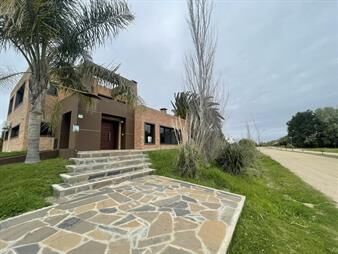 https://www.gallito.com.uy/magnifica-propiedad-en-real-de-san-carlos-village-inmuebles-27156108