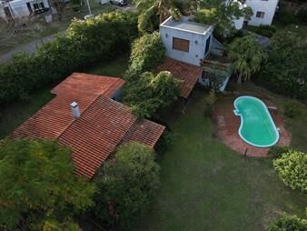 https://www.gallito.com.uy/hermosa-propiedad-con-2-casas-amplio-jardin-con-piscina-inmuebles-27156113