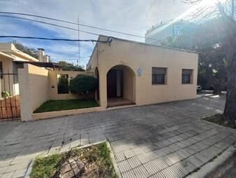 https://www.gallito.com.uy/casa-con-mucho-potencial-excelente-ubicacion-en-esquina-pu-inmuebles-27156135