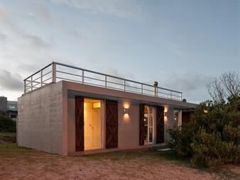 https://www.gallito.com.uy/2-hermosas-casas-a-metros-del-mar-ideal-para-proyectos-inmuebles-27156136