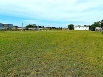 https://web5.gallito.com.uy/terrenos-a-1-cuadra-de-ruta-1-inmuebles-27156283